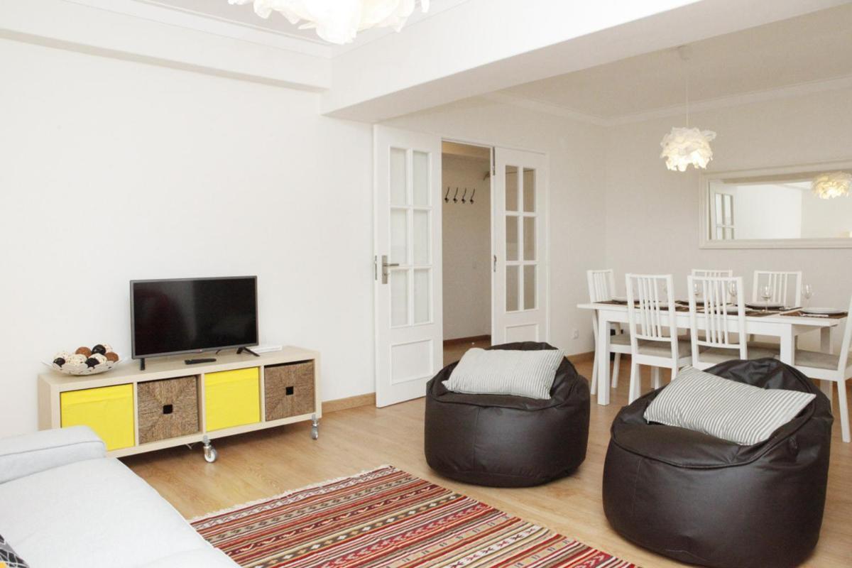 Family Central Apartment In Sao Pedro Do Estoril ภายนอก รูปภาพ
