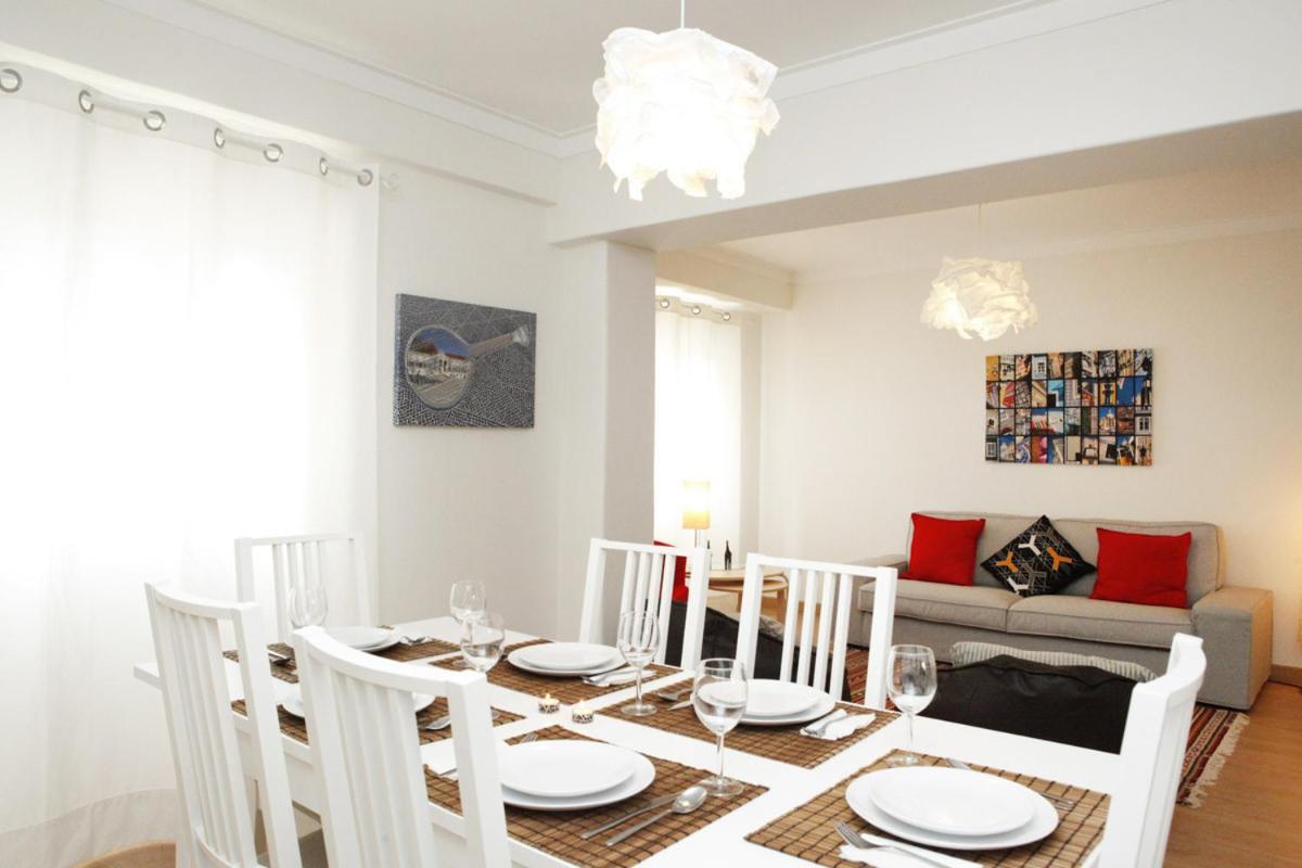 Family Central Apartment In Sao Pedro Do Estoril ภายนอก รูปภาพ